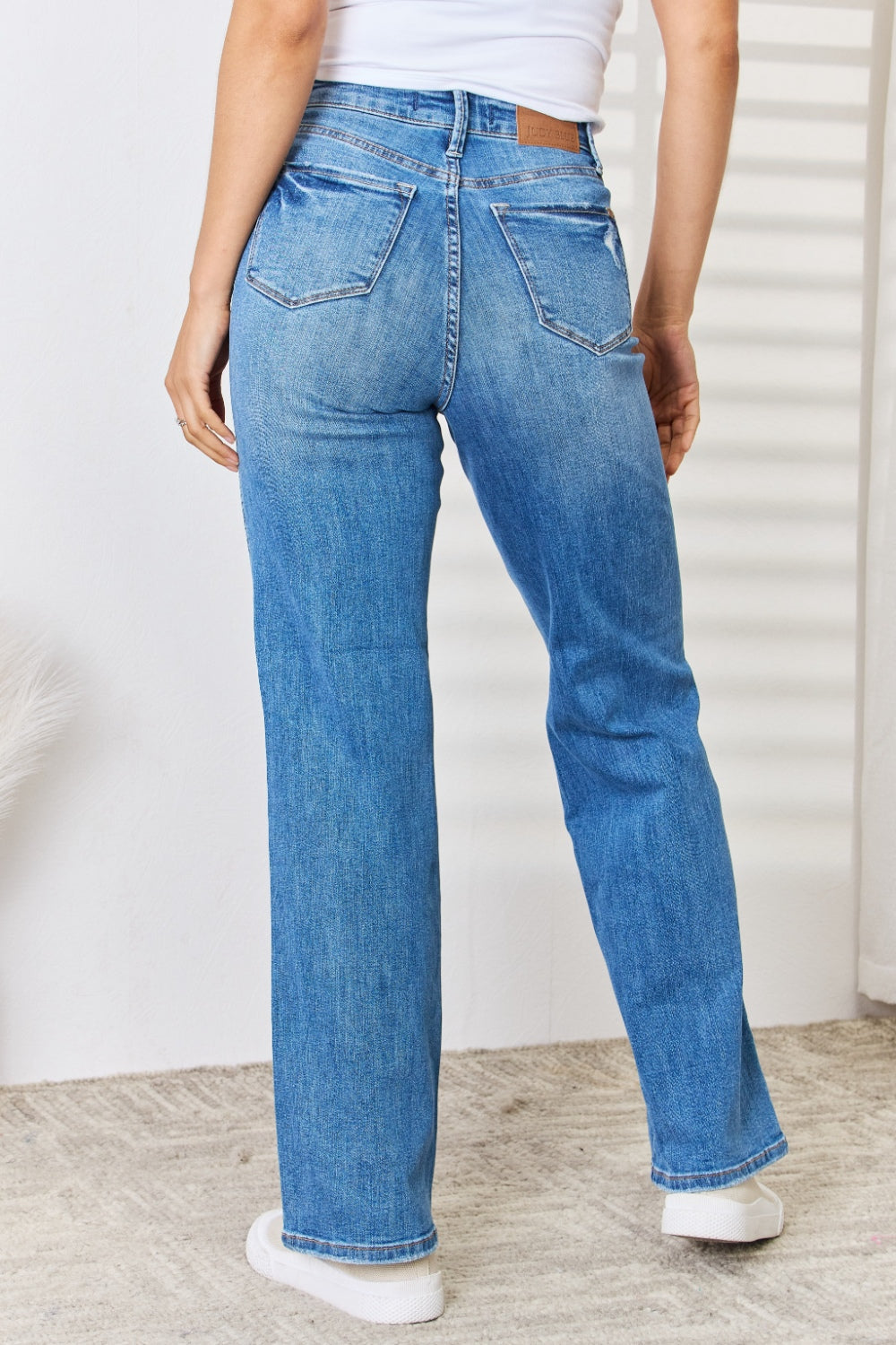 Mom High Waist Straight-Leg Jeans